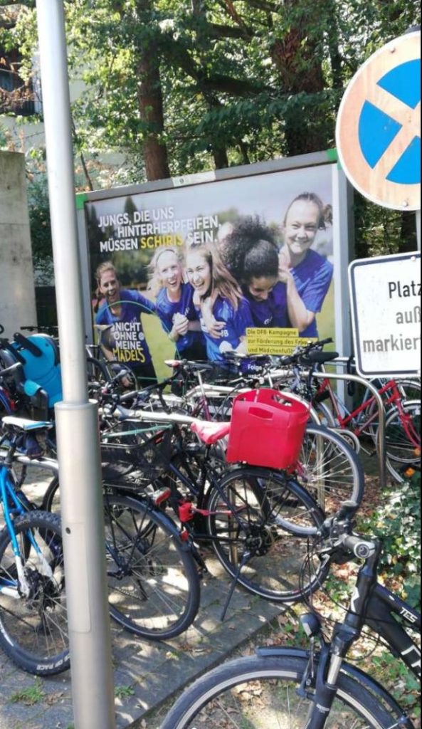 DFB Kampagne #nichtohnemeinemädels mit den TSV Emmelshausen Frauen und Mädchen